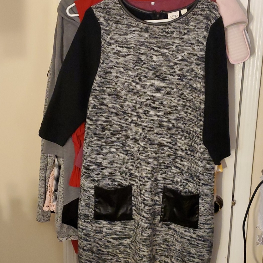 Women's dress like new worn once leather pockets i